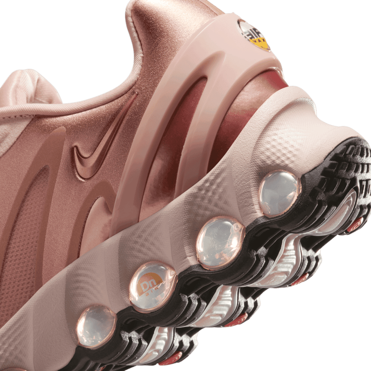 Nike Air Max DN8 Metallic Red Bronze Angle 5